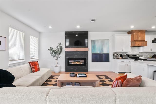 Primary Photo - 861 Mountain Laurel Dr