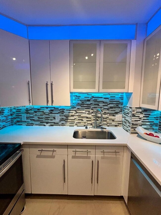 Primary Photo - 7441 Wayne Ave