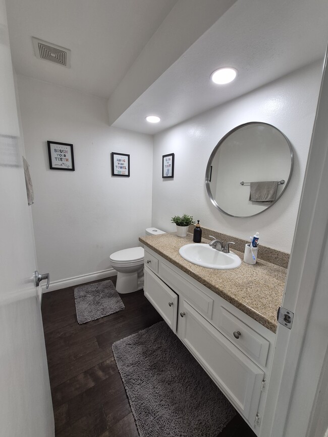 Building Photo - 5313 Sevilla Ct