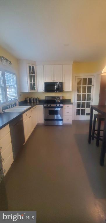 Building Photo - 127 S Warner St