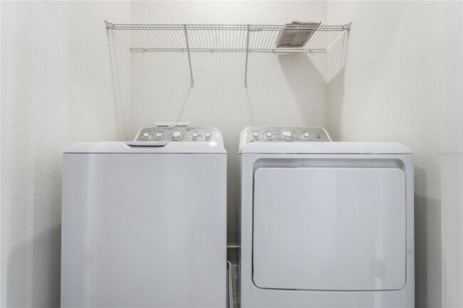 Building Photo - 15058 Grv Lk Dr