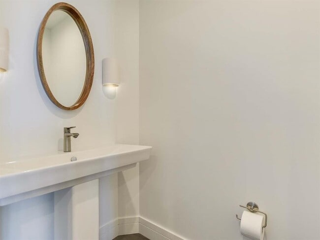 Building Photo - 501 West Ave