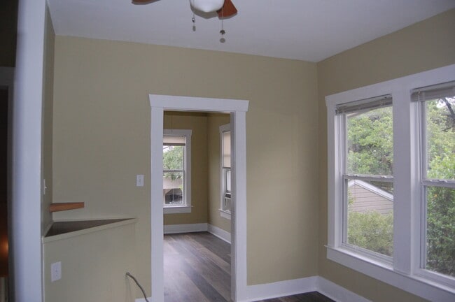 Building Photo - 2408 Ridgewood St