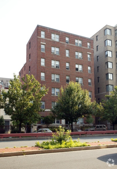 Building Photo - The Shoremeade