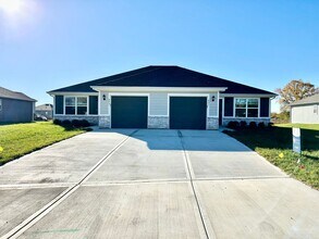 Building Photo - 621-623