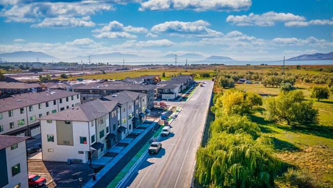 Building Photo - Views - Views - Views!! 4 Bedroom Modern Townhome