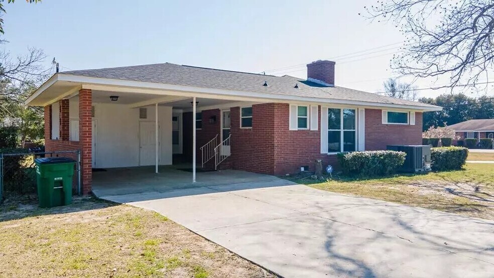 Building Photo - 614 Camellia St NE