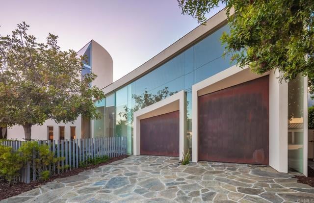 Building Photo - 724 Muirlands Vista Way