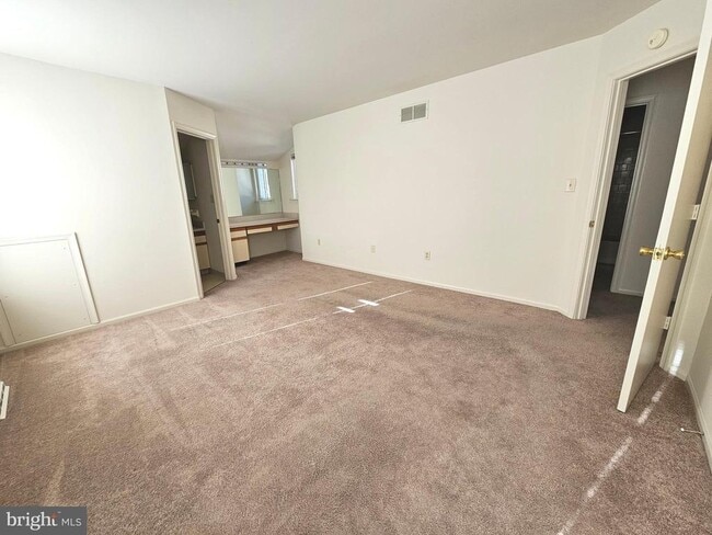 Building Photo - 38 Heatherfield Way