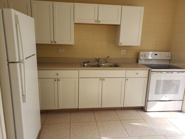 Building Photo - 706 S Martin Luther King Blvd A3