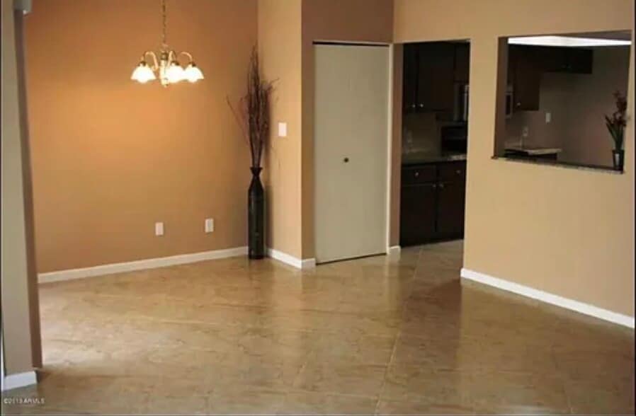 Building Photo - 2446 E 5th Pl