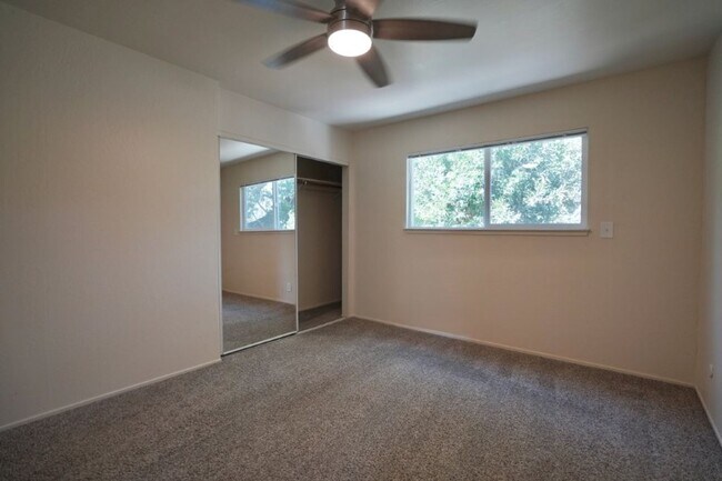 Building Photo - 511-525 Riverside Drive