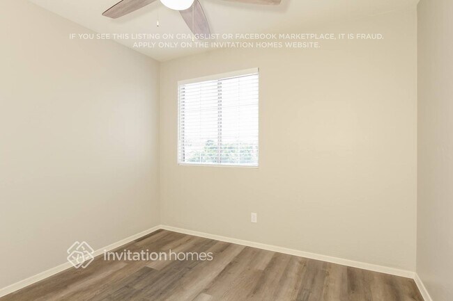 Building Photo - 12934 W Laurel Ln