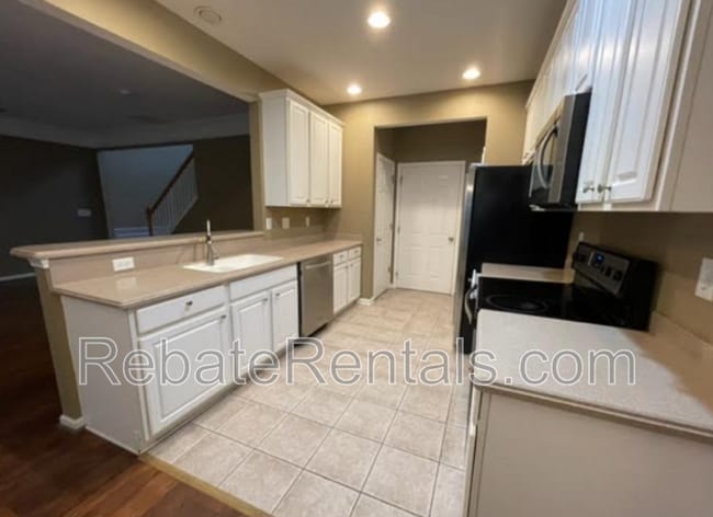 Building Photo - 11043 Castlemain Cir E