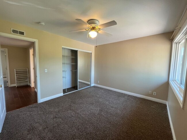 Building Photo - Northridge pool home w/5+3, including down...