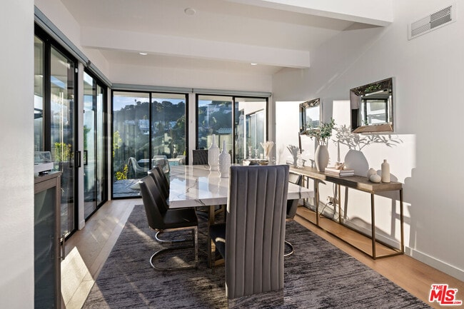 Building Photo - 2001 Sunset Plaza Dr