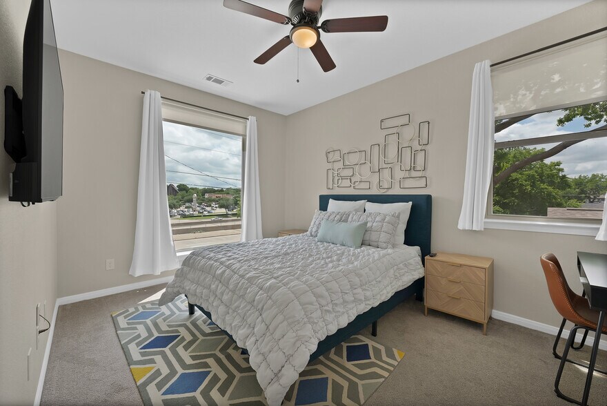 Building Photo - 4635 Calmont Ave