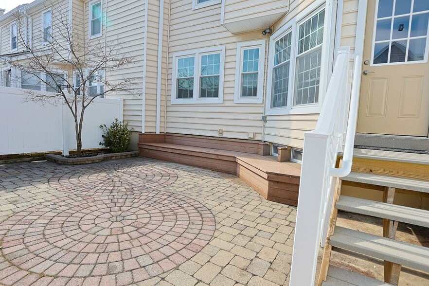 Court Yard - 222 Society Hill Blvd