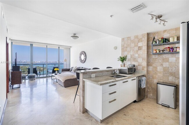 Building Photo - 601 NE 36th St