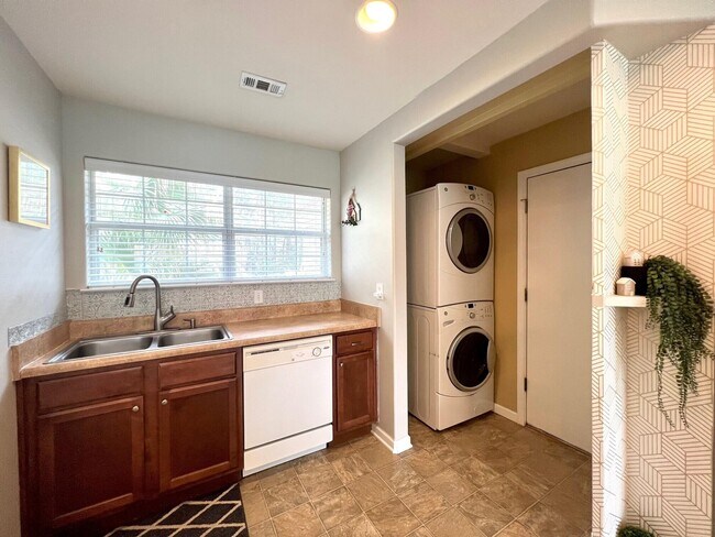 Building Photo - 30 Bay Walk Ct