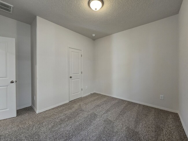 Building Photo - 3850 Chitalpa