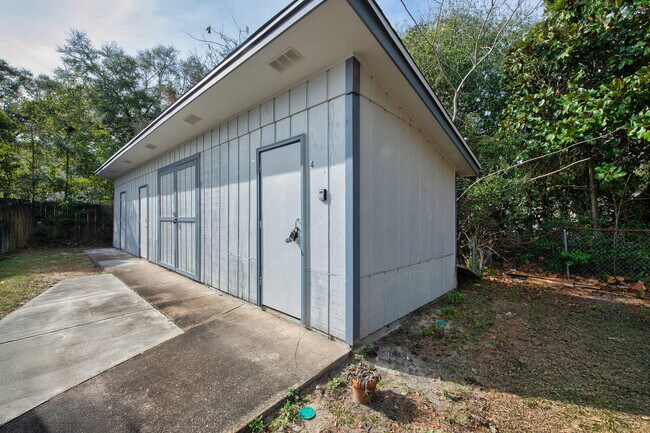 Building Photo - 131 Bayou View Dr