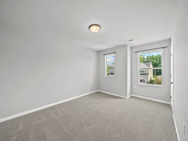 Building Photo - Lease OR Lease to Own
