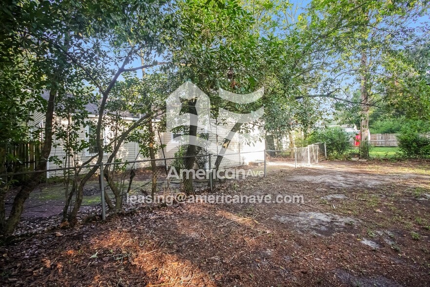 Building Photo - 608 S Bonham Rd