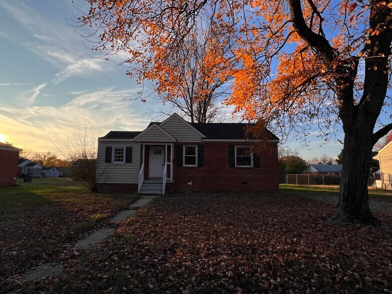 Building Photo - 4608 Eastover Ave