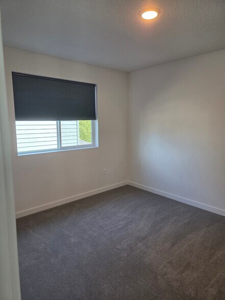 second upstairs bedroom - 5450 NW Stardown Dr
