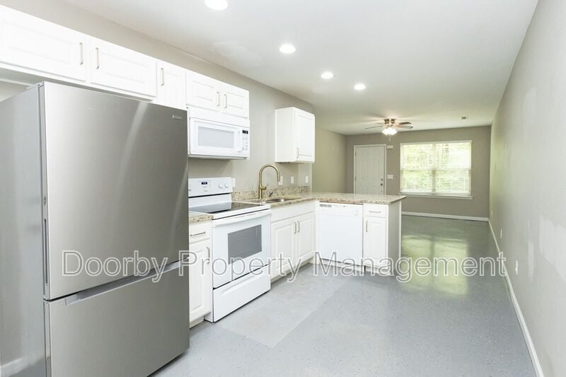 Building Photo - 3850 Youngstown Rd