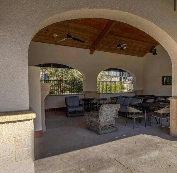 Building Photo - 145 Calle El Jardin