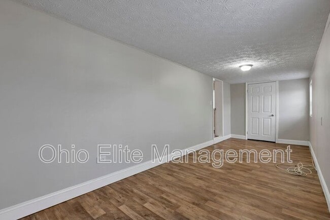 Building Photo - 85 1/2 S Wheatland Ave