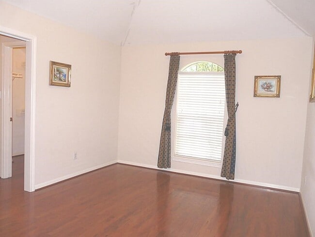 Building Photo - 3216 Shadowwalk Dr