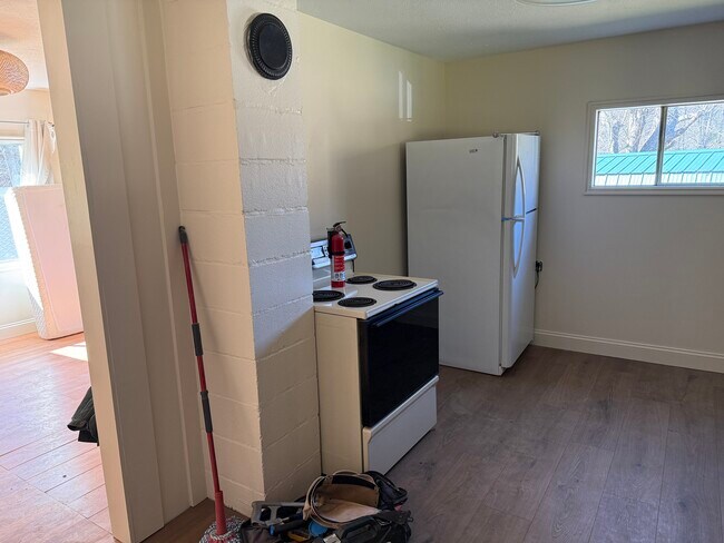 Building Photo - 525 Allen Dr