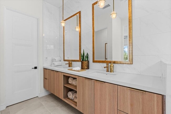 Building Photo - 446 Fountain Dr