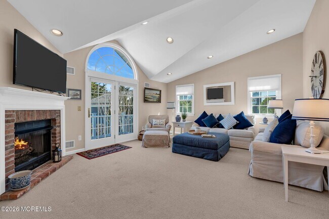 Building Photo - 215 Neptune Pl