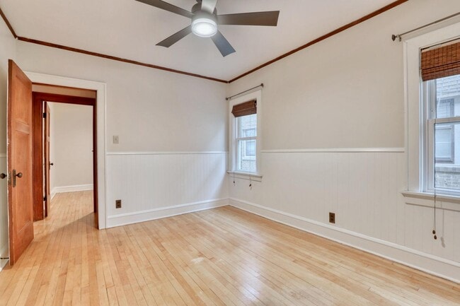 Building Photo - 5113 W Wisconsin Ave