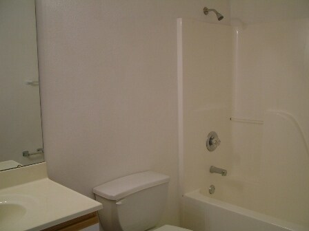 Building Photo - 104 Lake Saint Ellen Dr