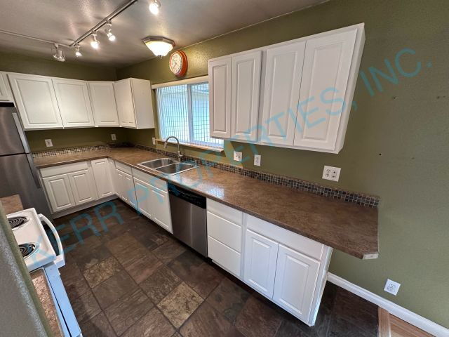 Building Photo - FREE RENT! Charming 3-Bedroom Haven with 2 Baths in Gresham – 1308 Sq. Ft. of Comfort!