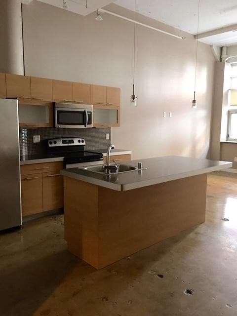 Building Photo - Central Park Lofts