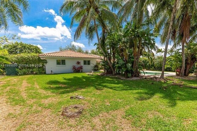 Building Photo - 14610 Tarpon Dr