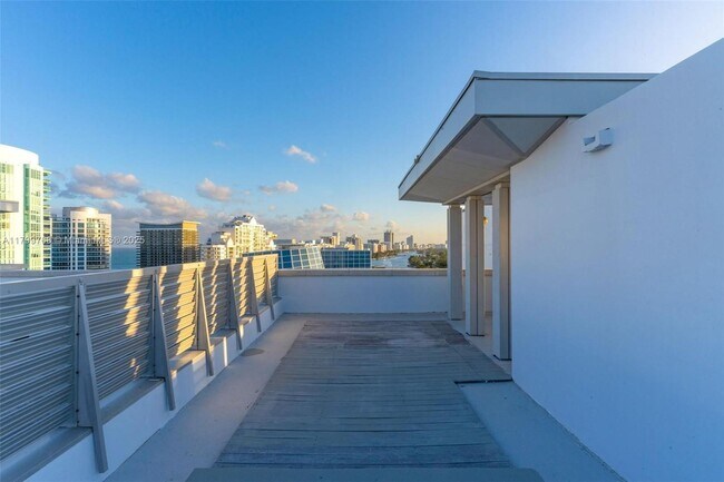 Building Photo - 201 Aqua Ave