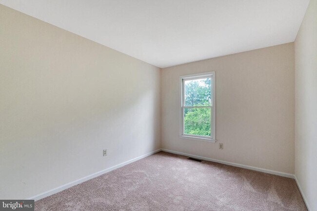 bedroom 3 - 430 Churchill Ct