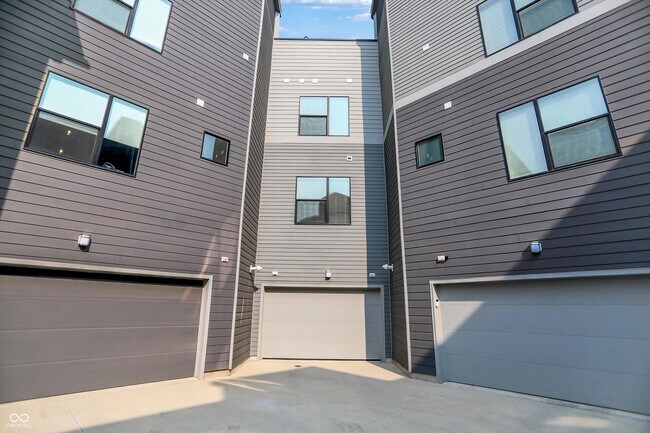 Building Photo - 1303 Deloss St