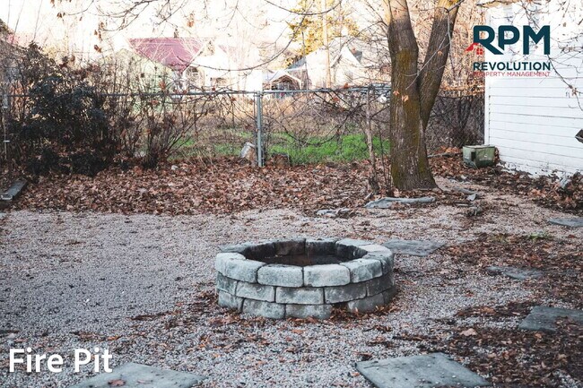 Building Photo - "Charming 2-Bed Duplex on Washington Blvd – Spacious 1421 Sq Ft with 2 Full Baths!"