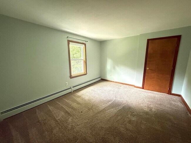 Building Photo - 158 Tina Dr