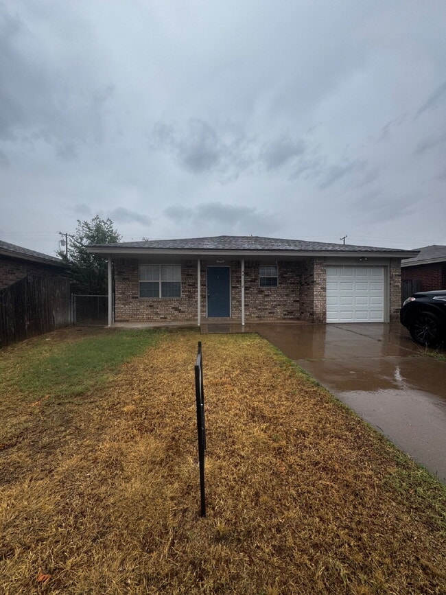 Building Photo - "Charming Lubbock Home: 3-Bedroom, 2-Bath Sanctuary with 1157 Sq Ft of Comfort!"