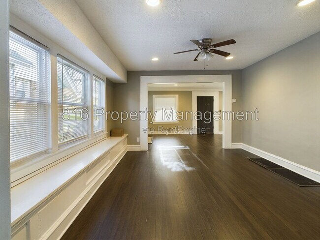 Building Photo - 5912 Paseo Blvd
