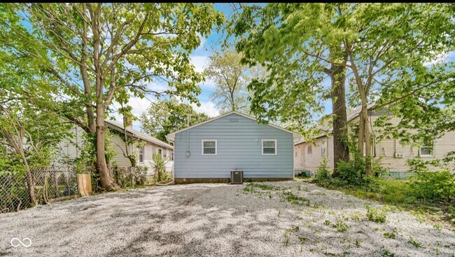 Building Photo - 3106 N Harding St